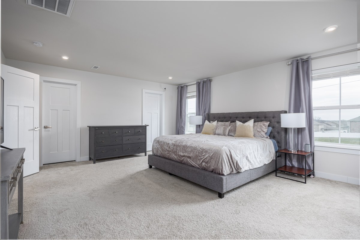 807 Raintree Dr