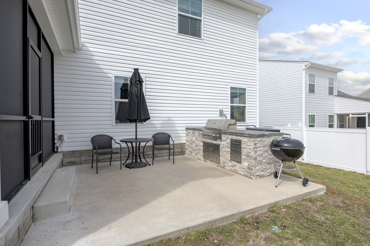807 Raintree Dr