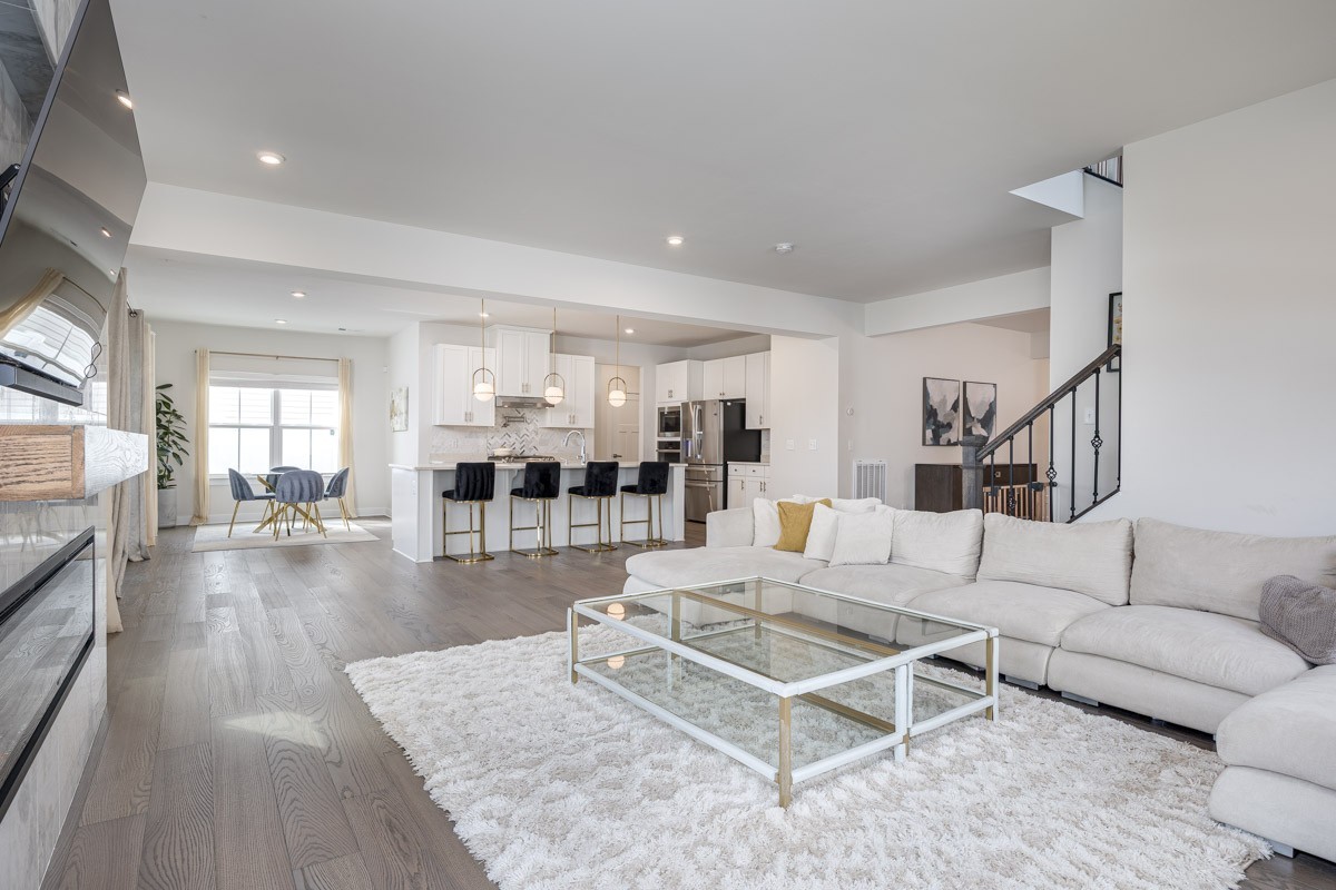 807 Raintree Dr