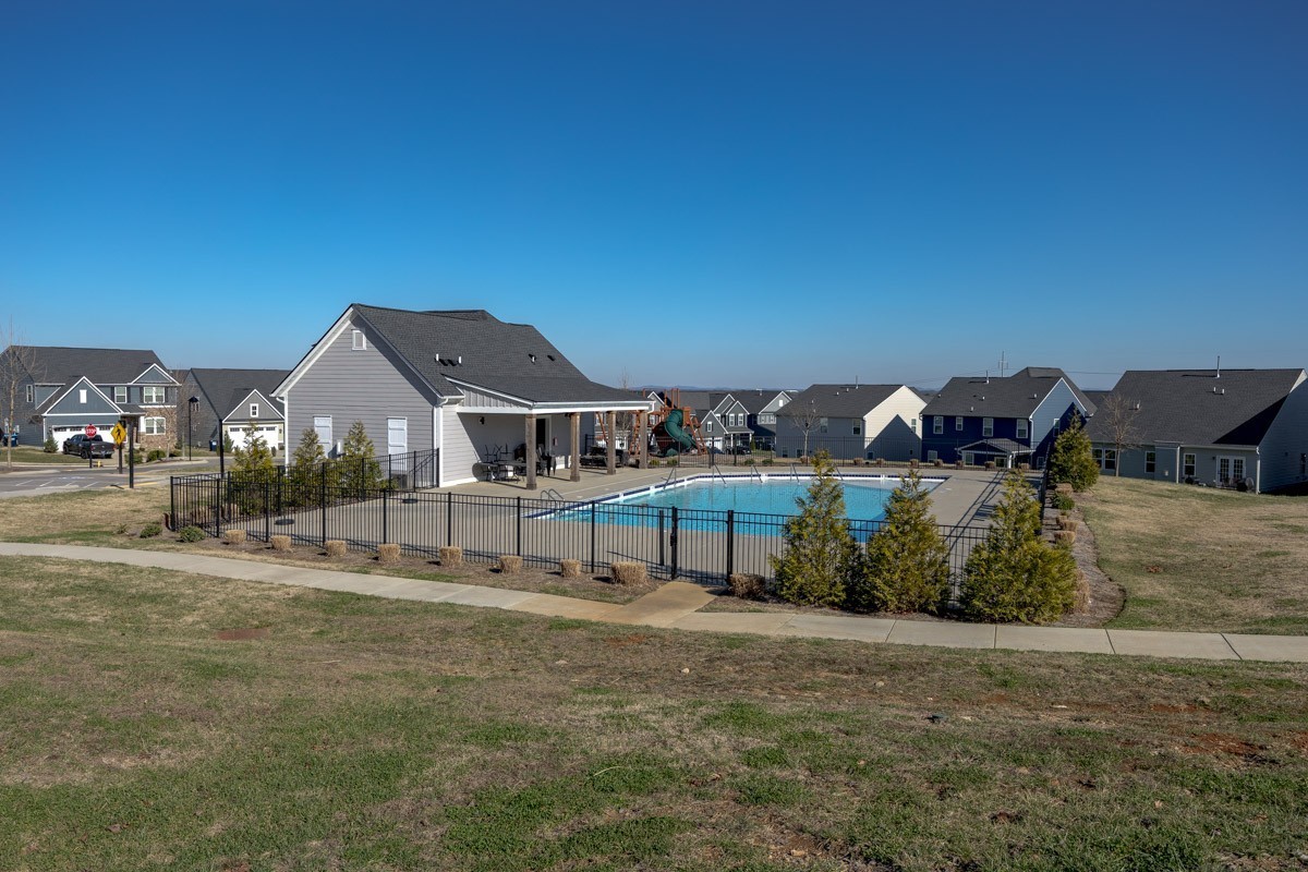807 Raintree Dr