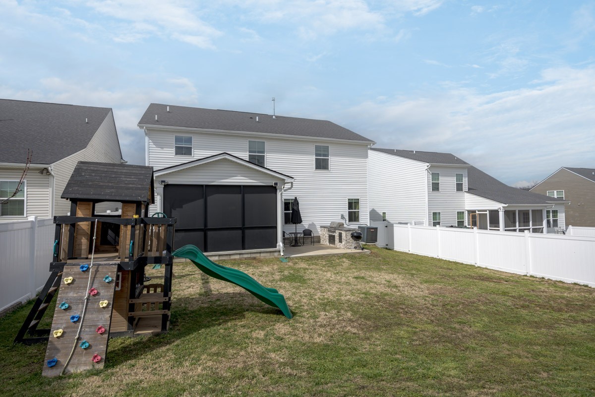 807 Raintree Dr