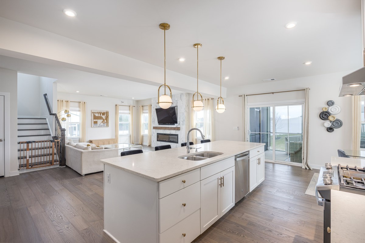 807 Raintree Dr