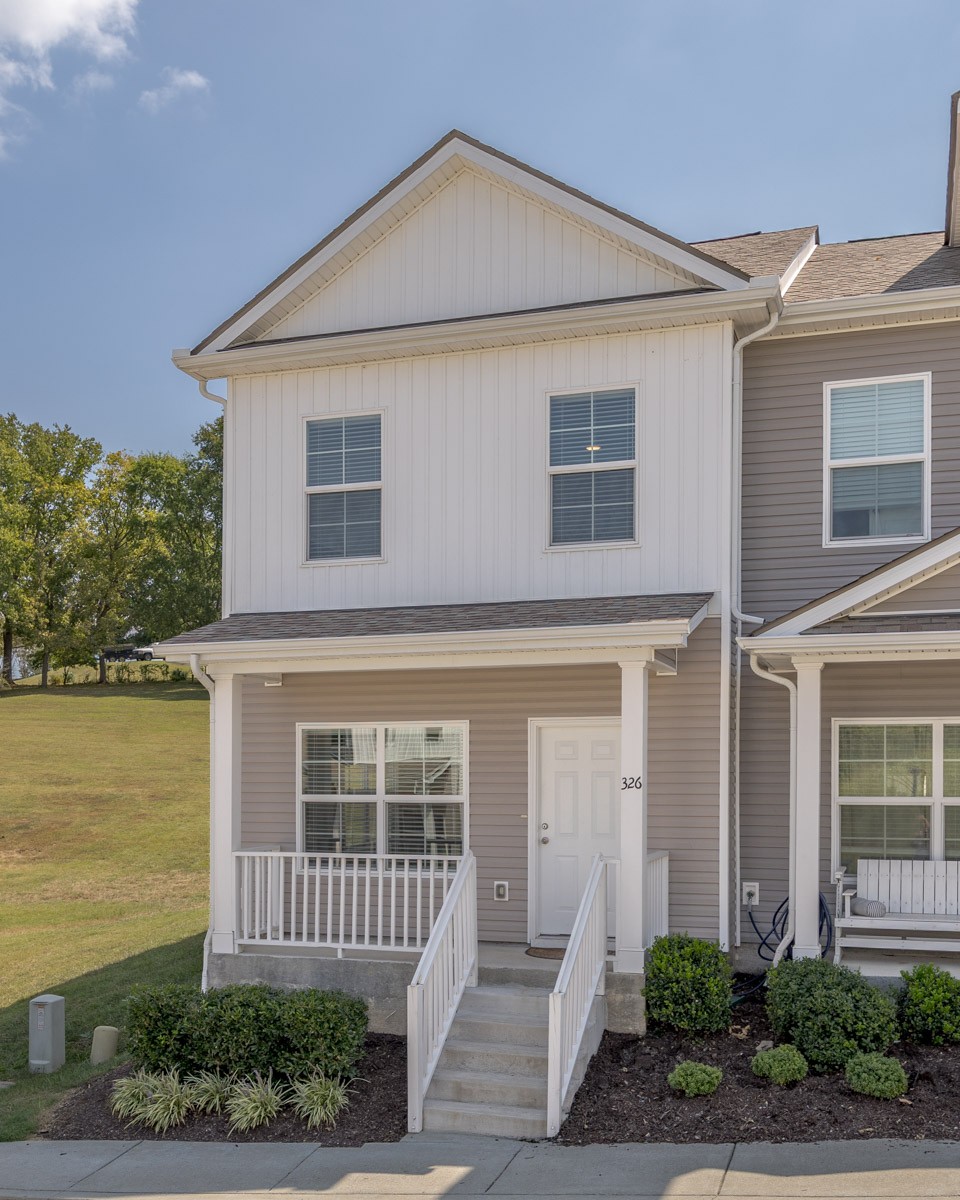 326 Kristen Ct