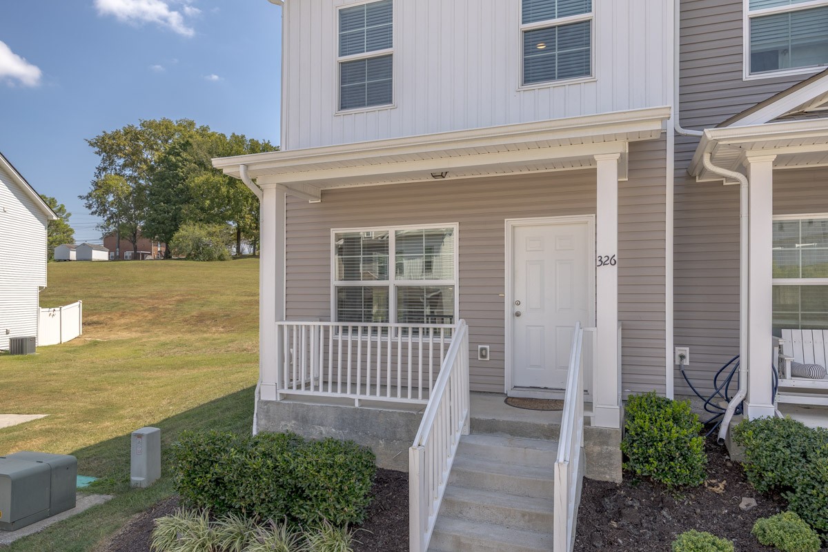 326 Kristen Ct