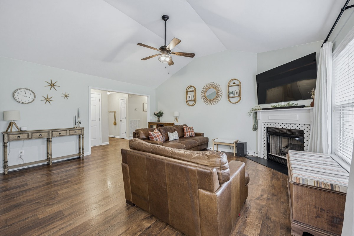 2623 Danbury Cir