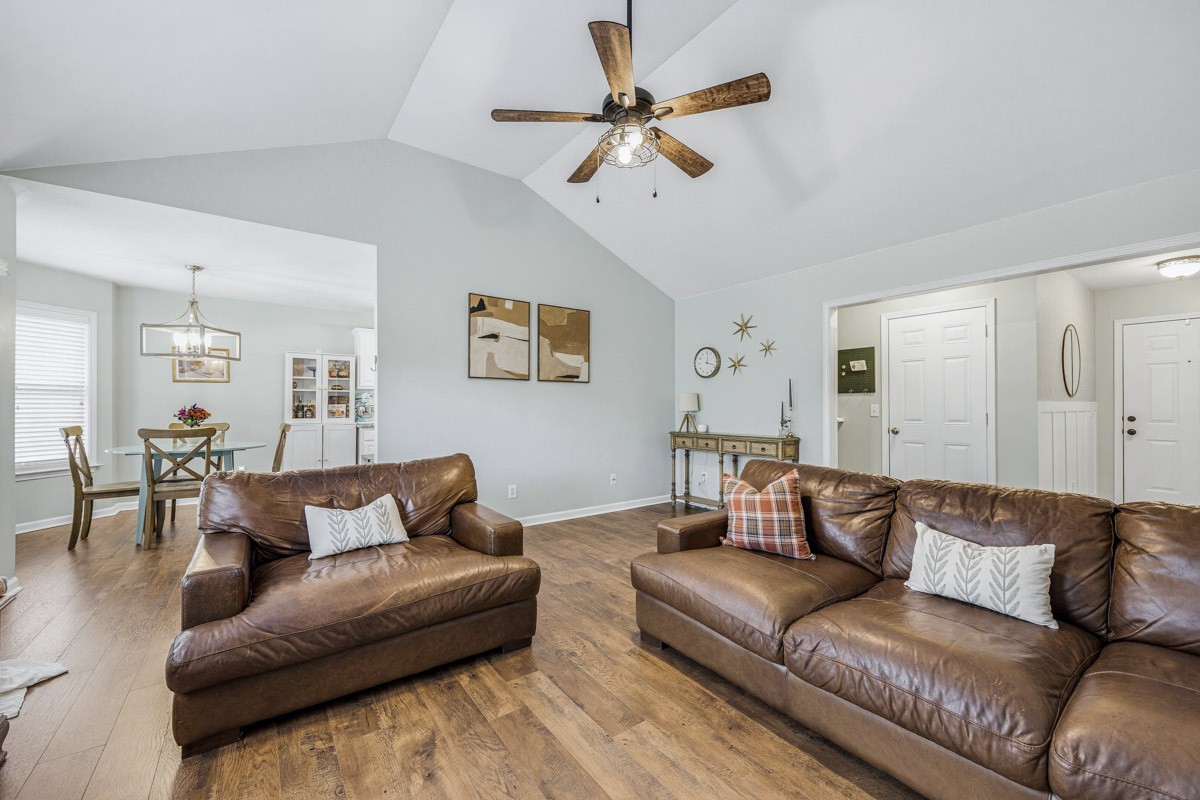 2623 Danbury Cir