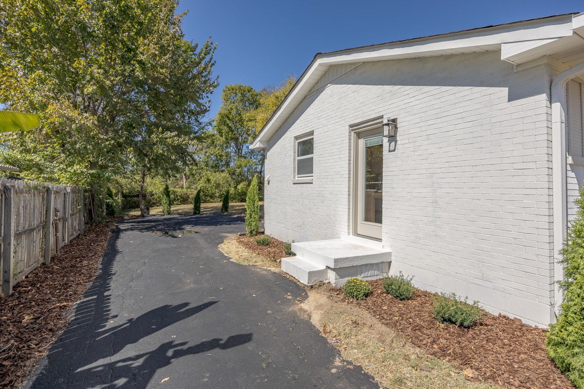 550 Lockwood Dr
