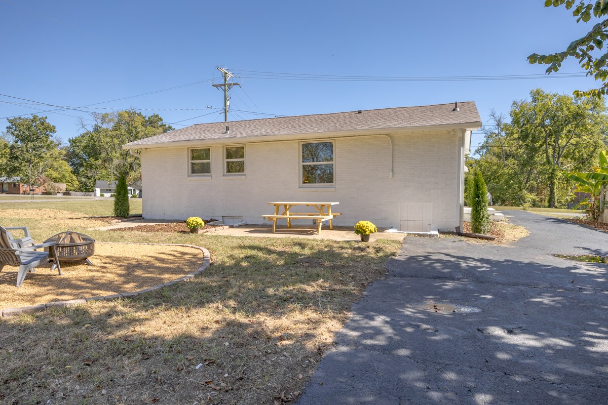 550 Lockwood Dr
