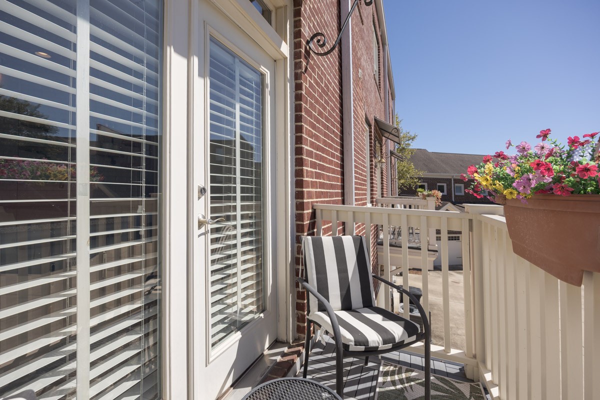 419 Henry Russell St
