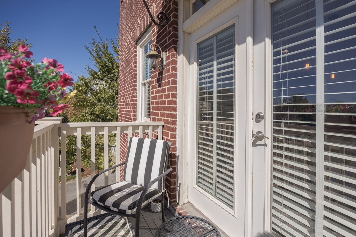 419 Henry Russell St