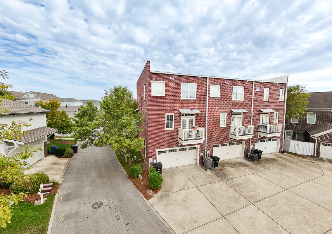 419 Henry Russell St