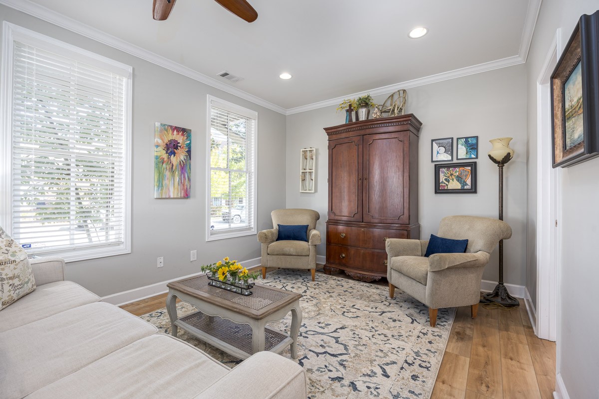 419 Henry Russell St