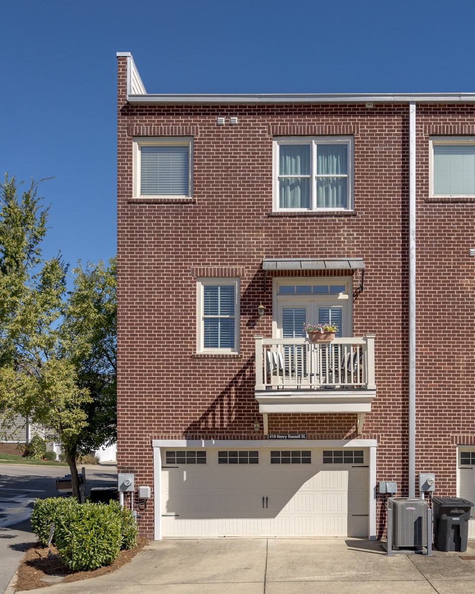 419 Henry Russell St