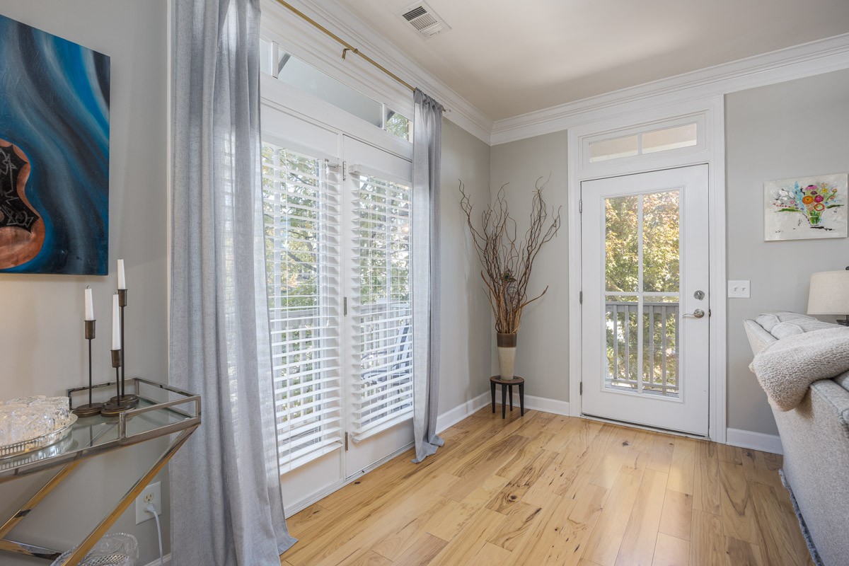 419 Henry Russell St