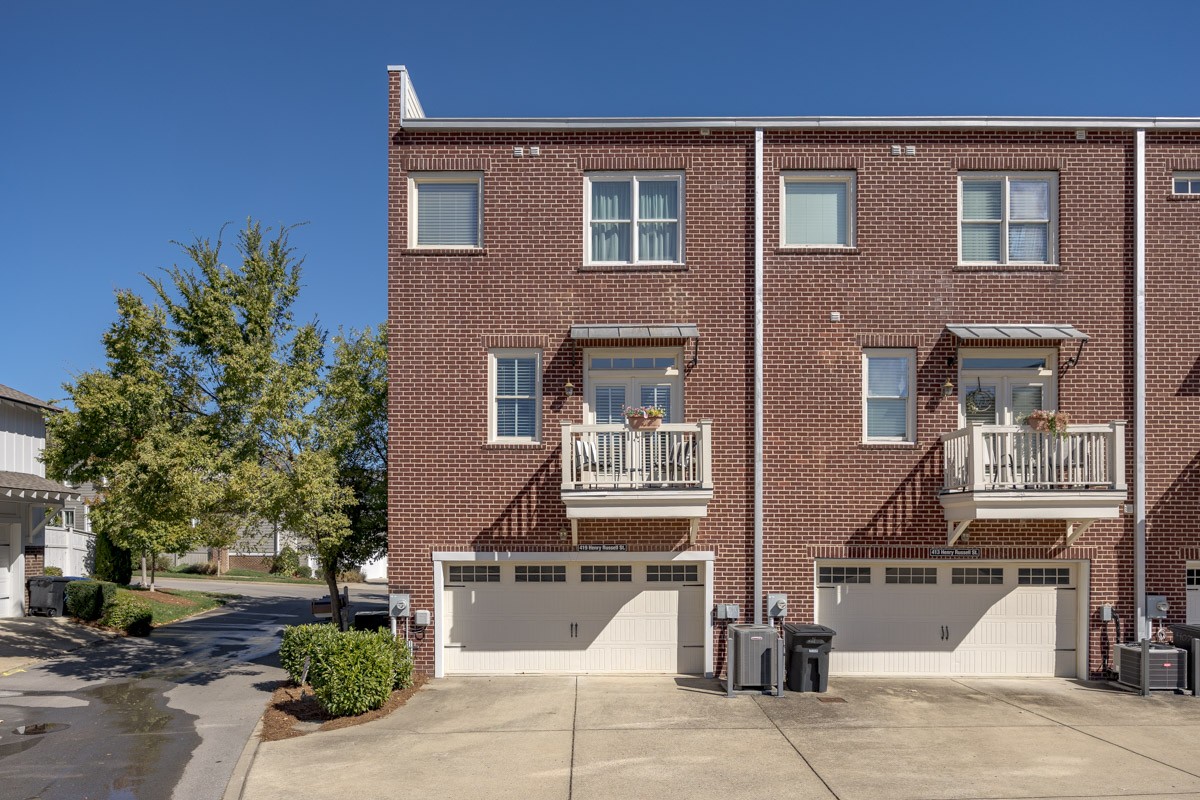 419 Henry Russell St