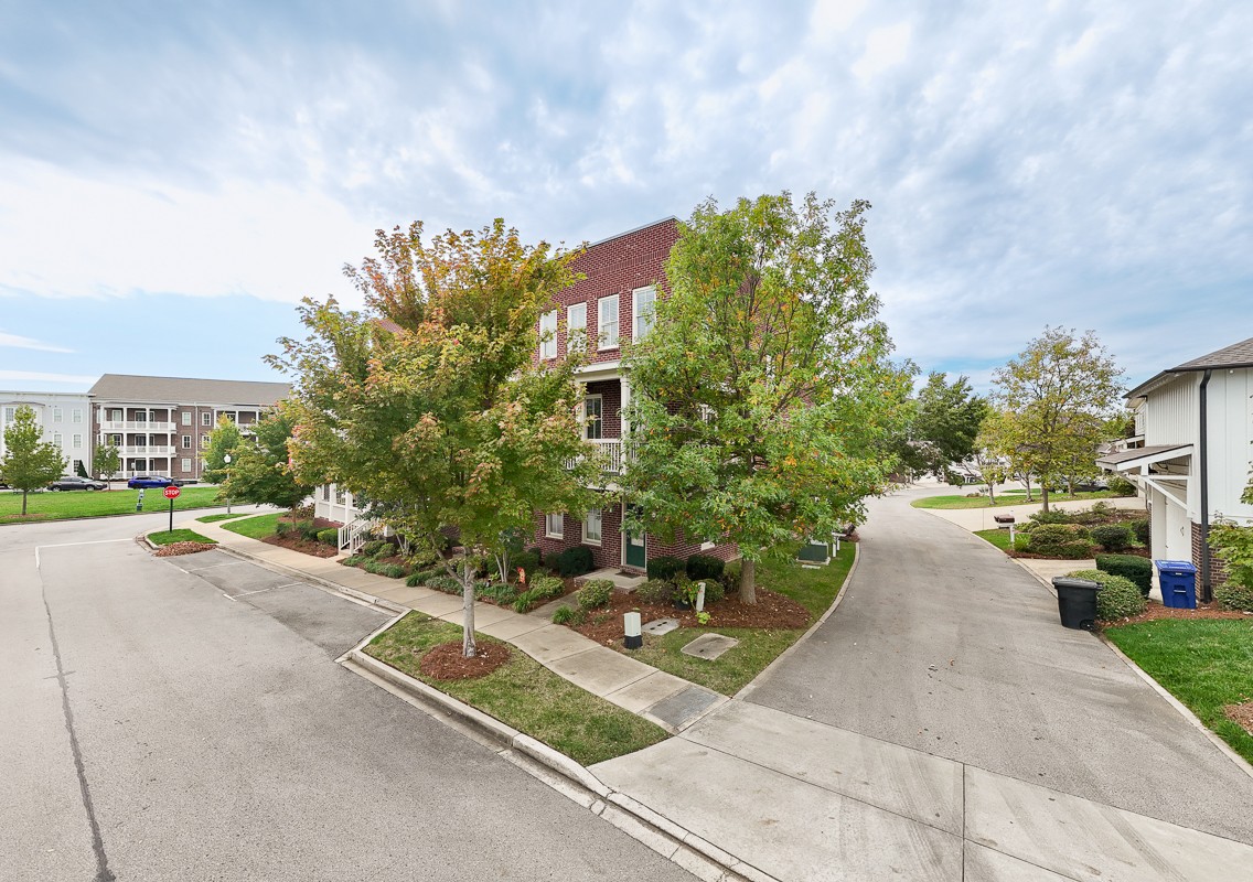 419 Henry Russell St