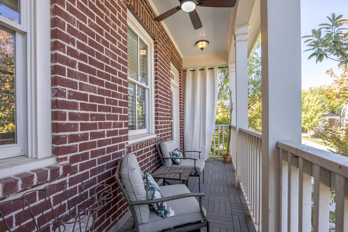 419 Henry Russell St