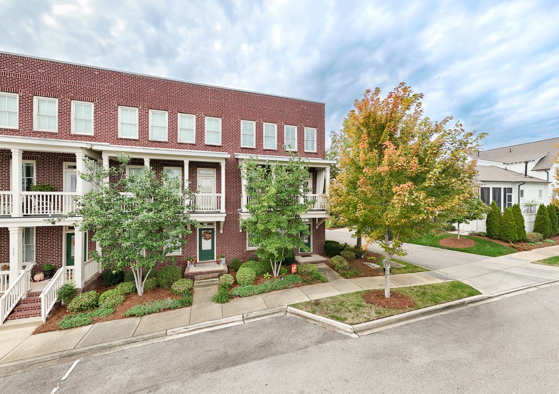 419 Henry Russell St