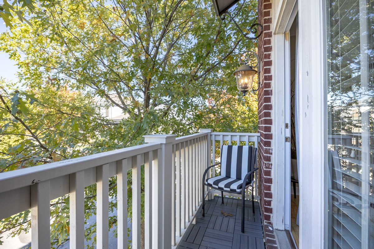 419 Henry Russell St
