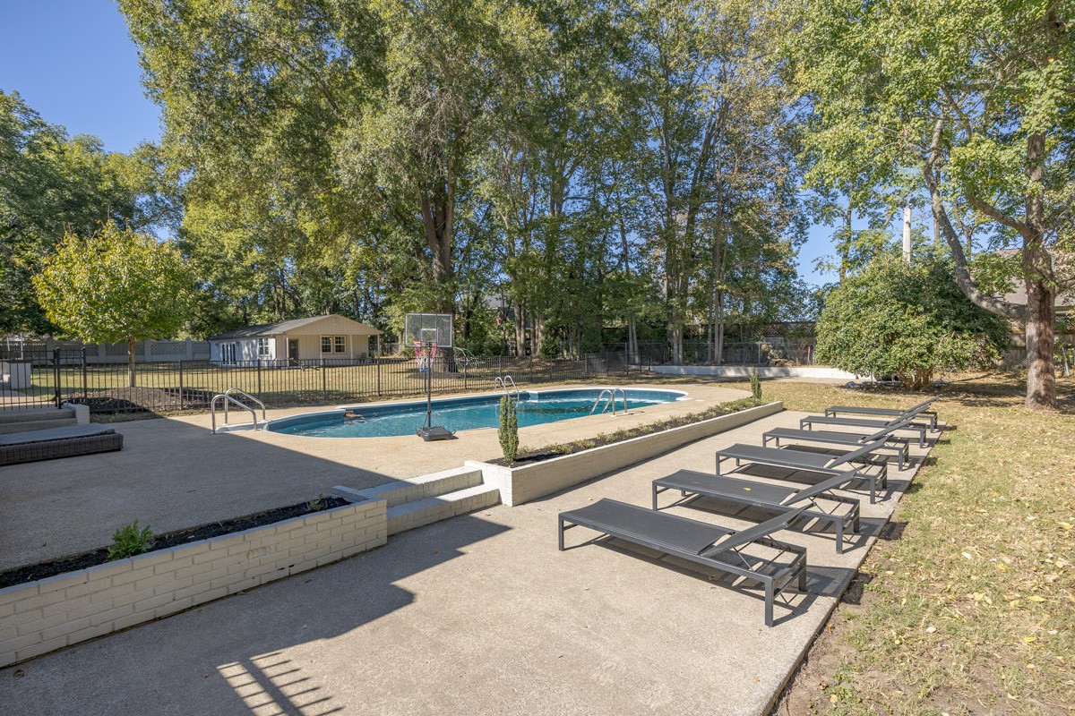 110 Poplar St