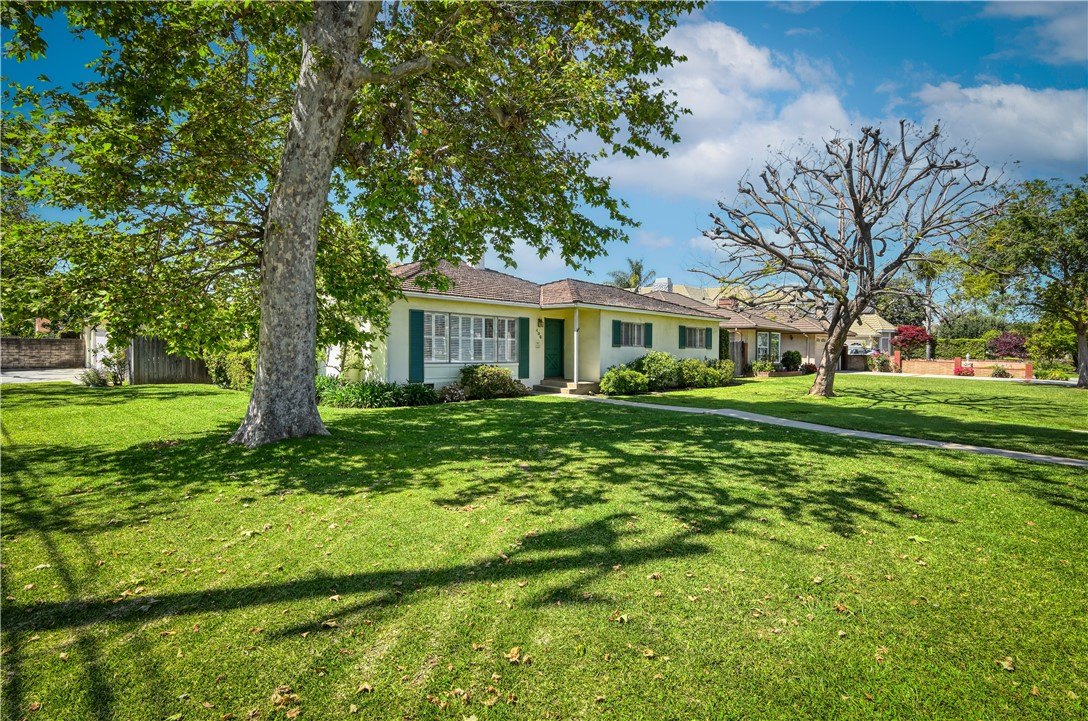 400 W Woodruff Avenue