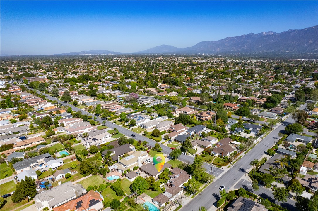 400 W Woodruff Avenue