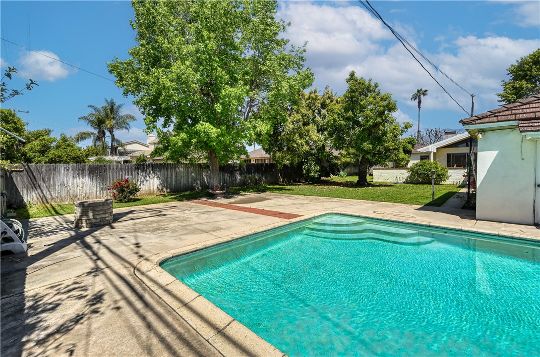 400 W Woodruff Avenue