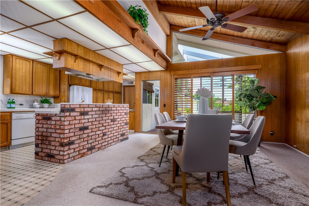 400 W Woodruff Avenue