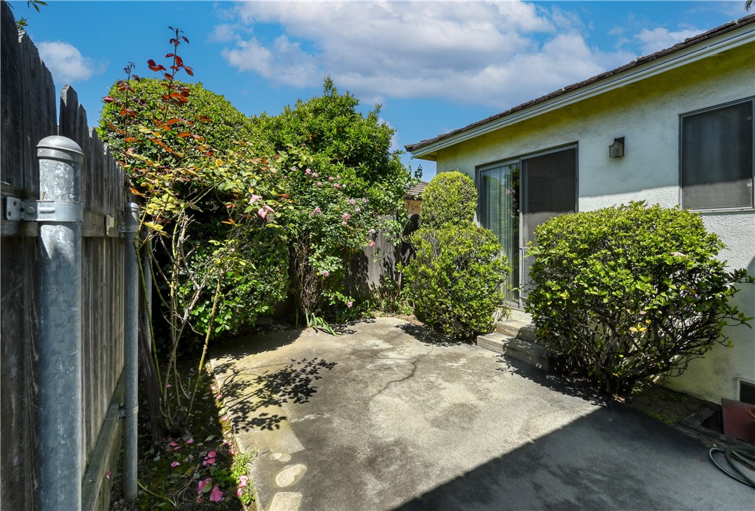 400 W Woodruff Avenue