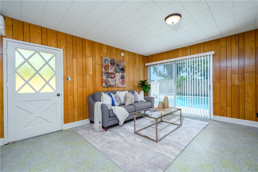 400 W Woodruff Avenue