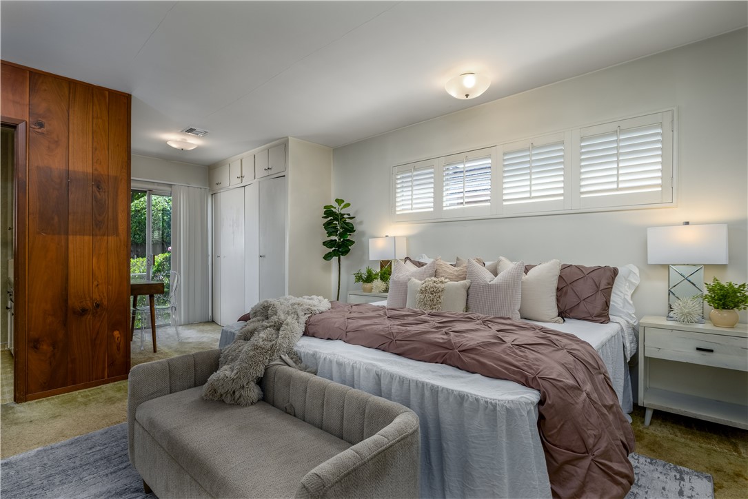 400 W Woodruff Avenue