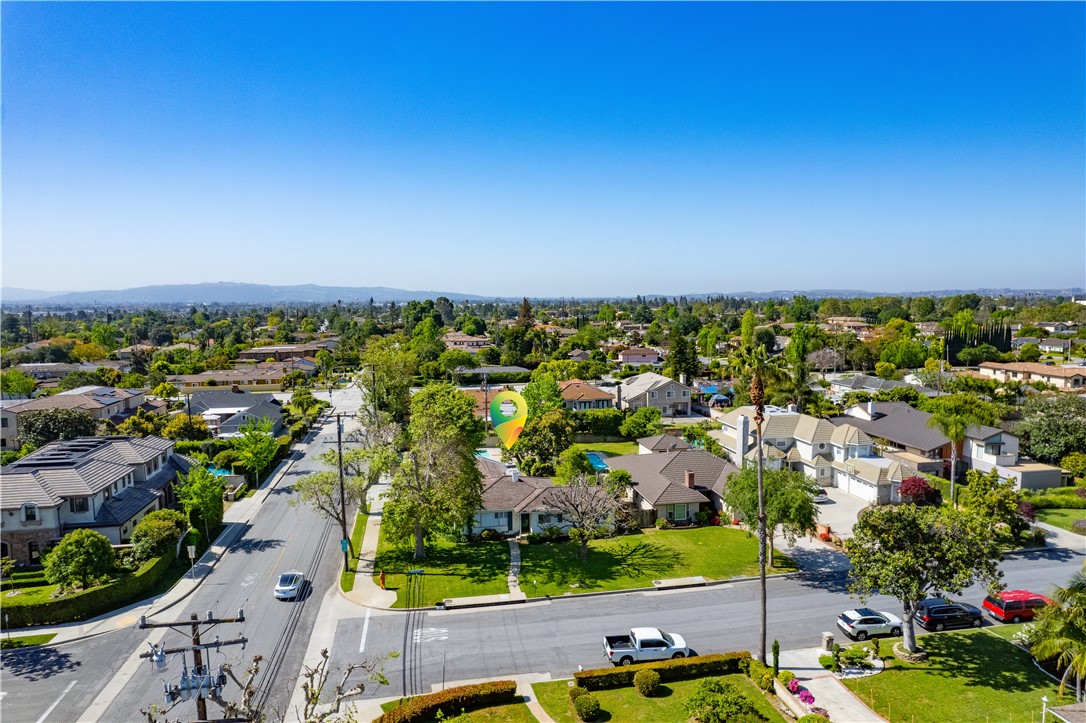 400 W Woodruff Avenue