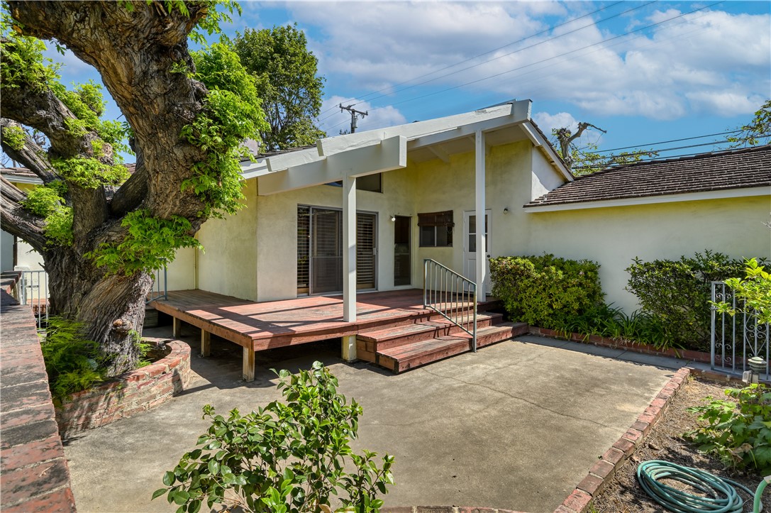 400 W Woodruff Avenue