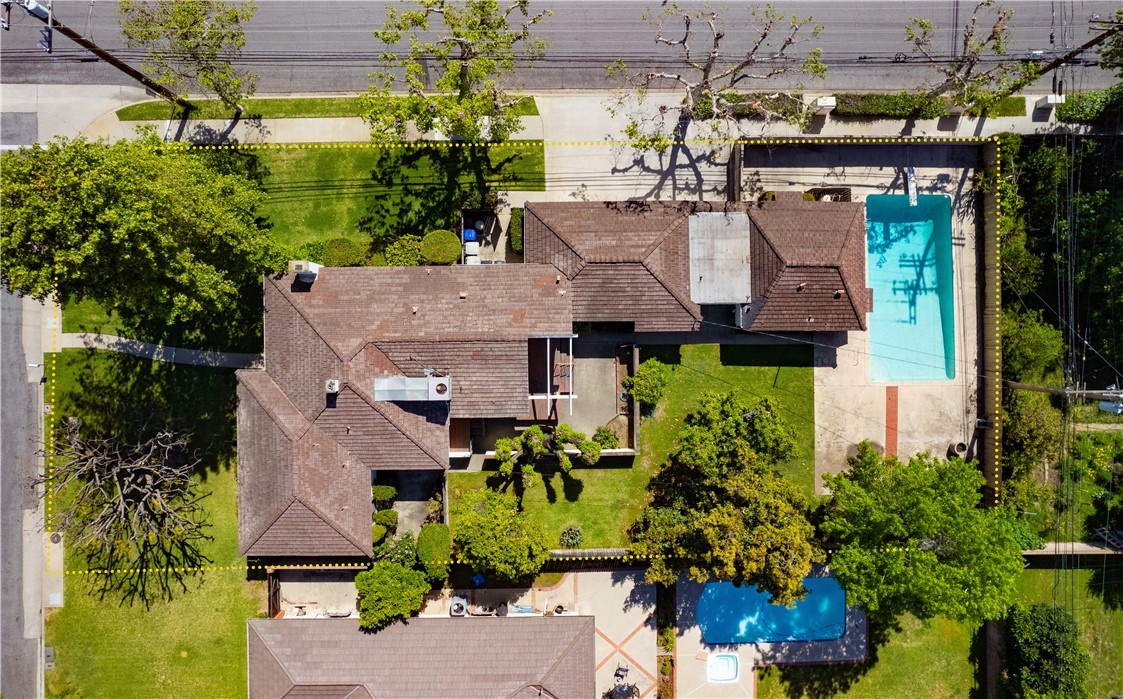 400 W Woodruff Avenue