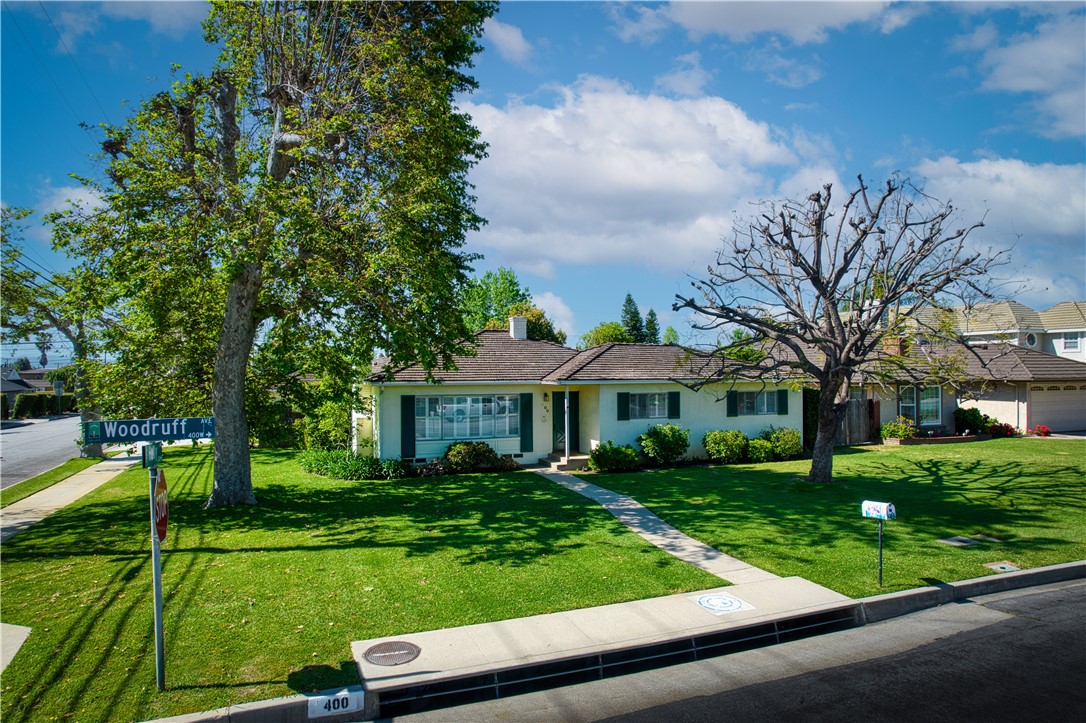 400 W Woodruff Avenue