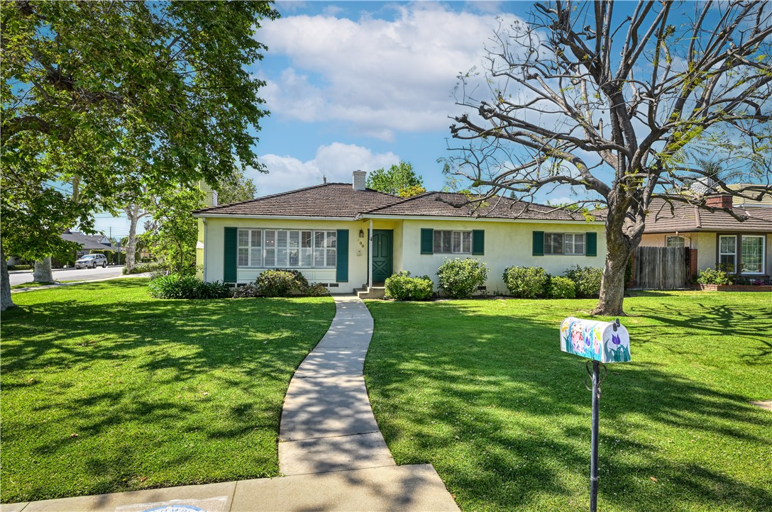 400 W Woodruff Avenue