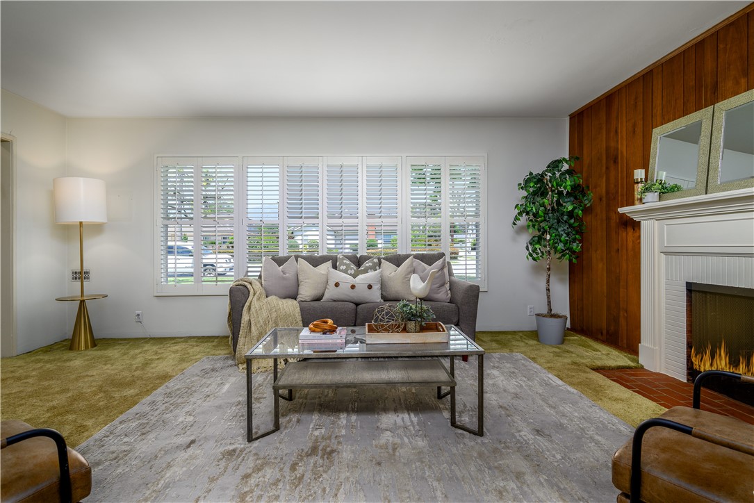 400 W Woodruff Avenue