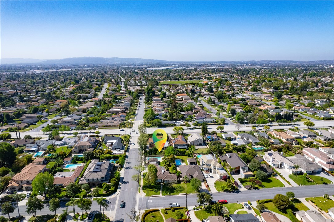 400 W Woodruff Avenue