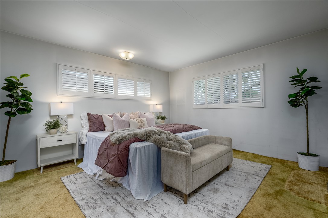 400 W Woodruff Avenue