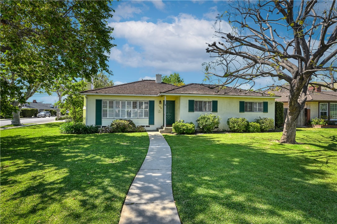 400 W Woodruff Avenue