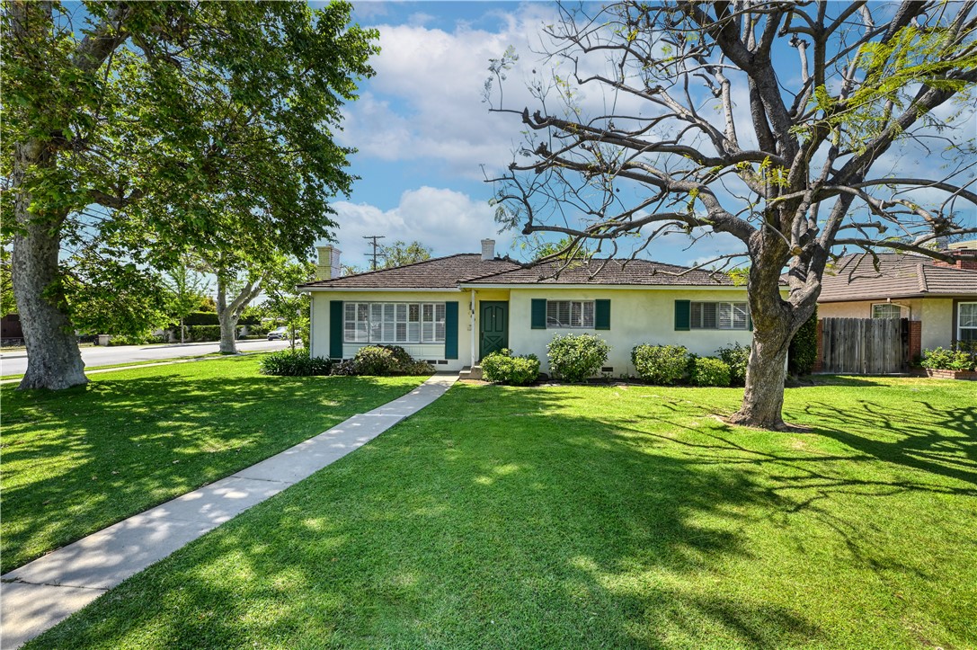 400 W Woodruff Avenue