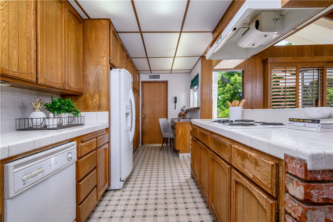 400 W Woodruff Avenue