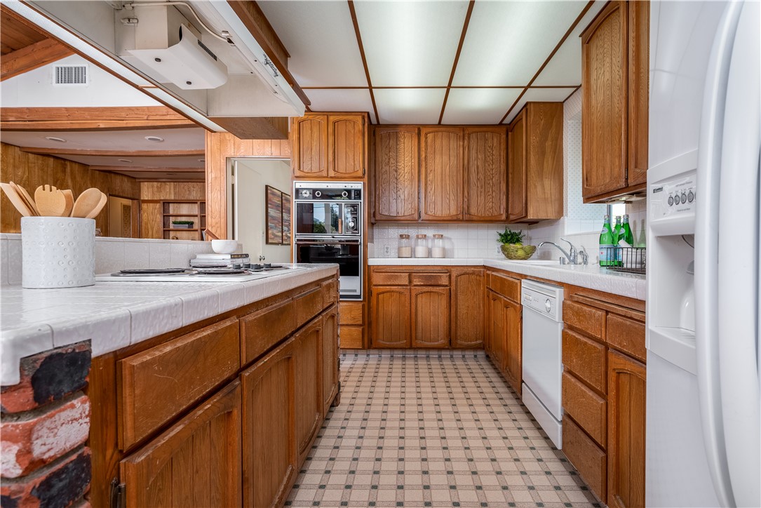 400 W Woodruff Avenue