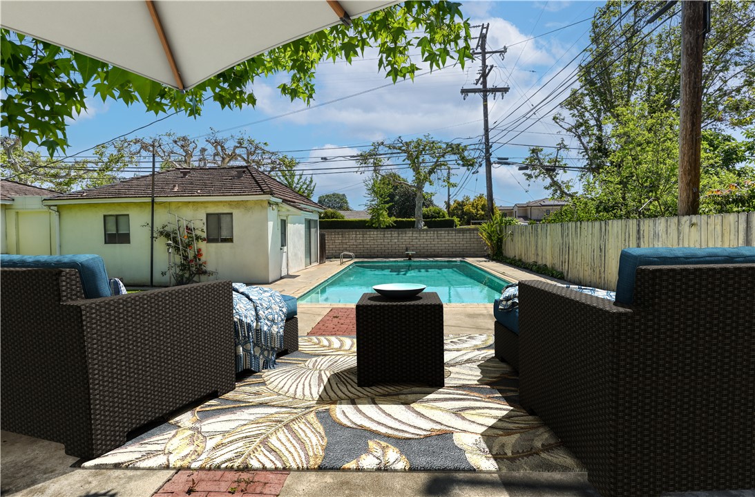 400 W Woodruff Avenue