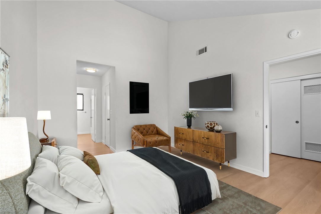 584 W Huntington Drive A