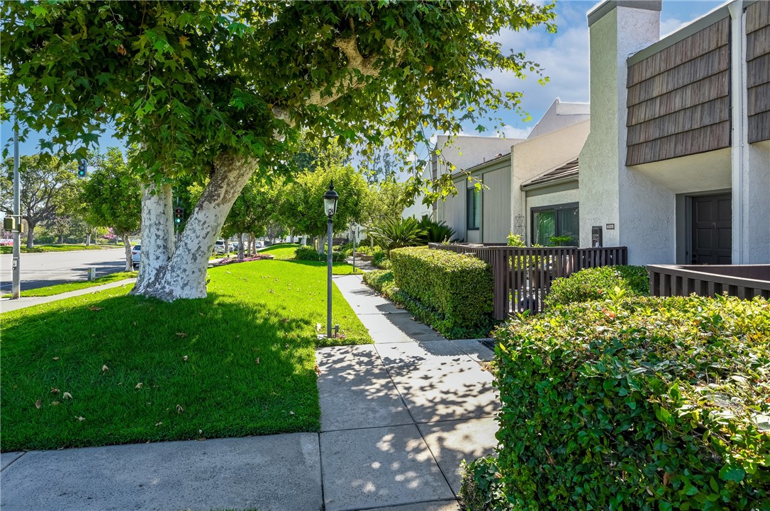 584 W Huntington Drive A