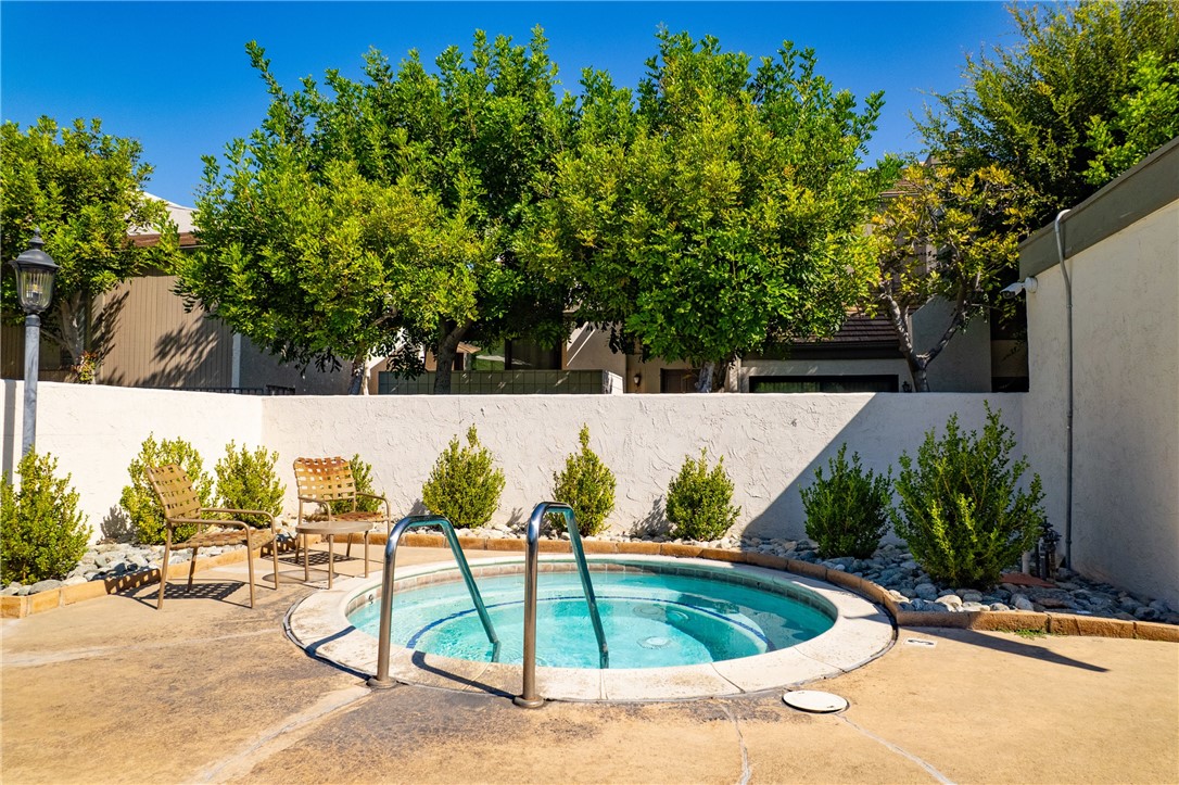 584 W Huntington Drive A