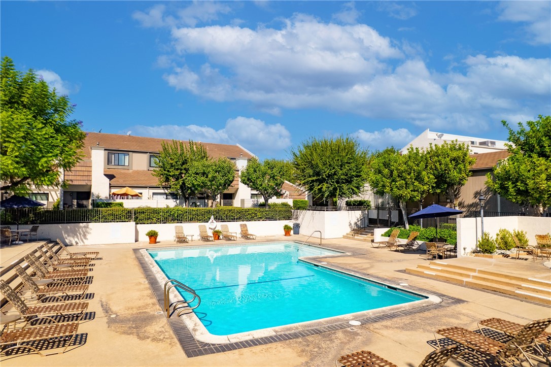 584 W Huntington Drive A