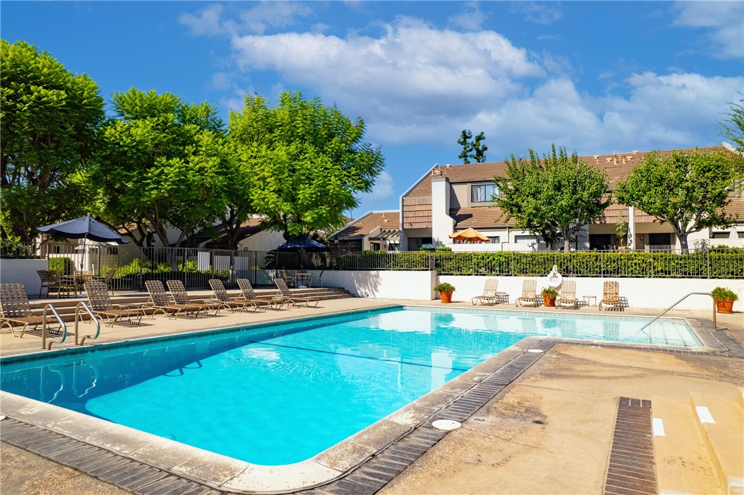 584 W Huntington Drive A