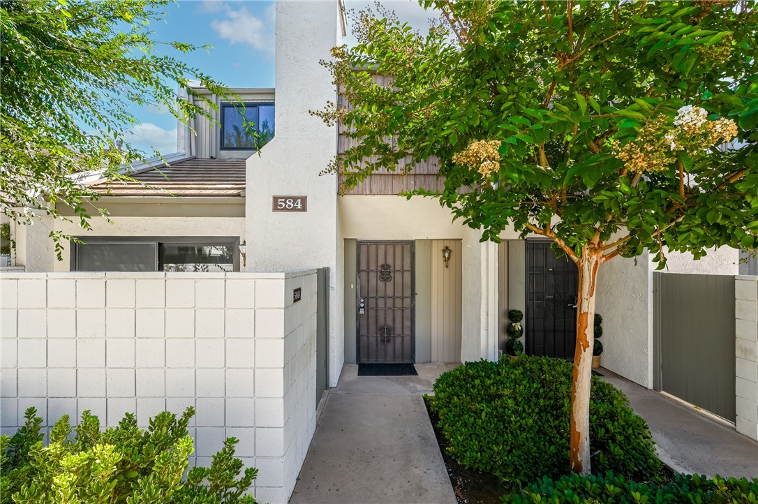 584 W Huntington Drive A